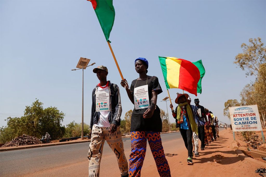 A group of activists, who have been walking from Mali's capital Bamako to Burkina Faso's capital Ouagadougou to express their support for a federation between the two West African states, walk in Zagtouli on the outskirts of Ouagadougou, Burkina Faso March 21, 2023. REUTERS/Stringer